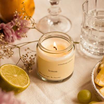 Lemon-Aromakerze-LIMA_Lifestyle_1_200x200@2x lemon oil candle, vela de aceite de limón